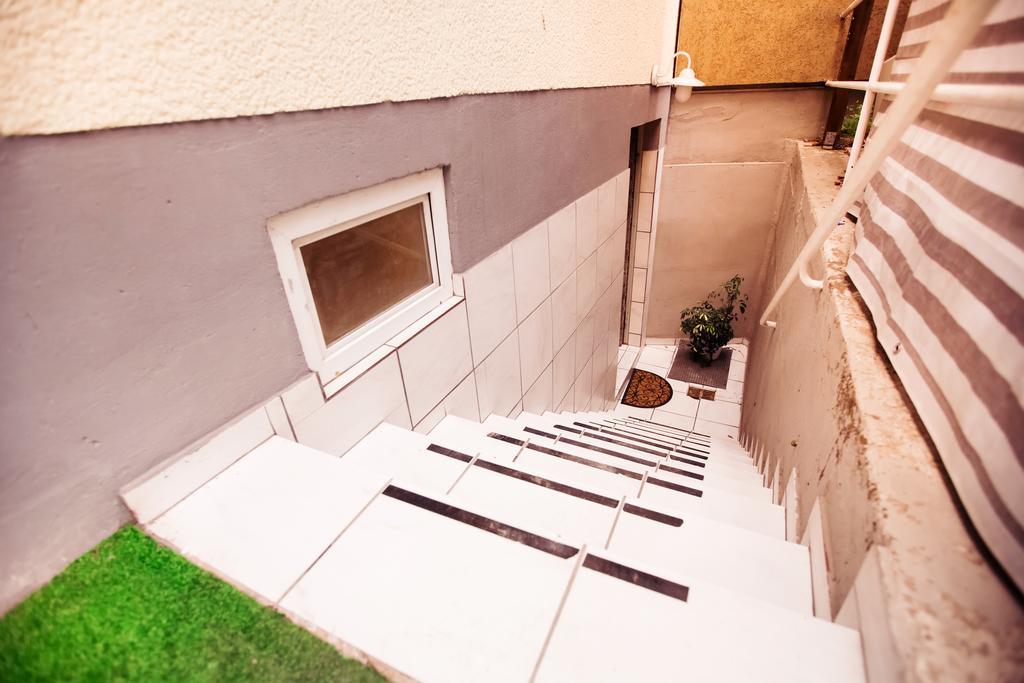 Basement * Colonia